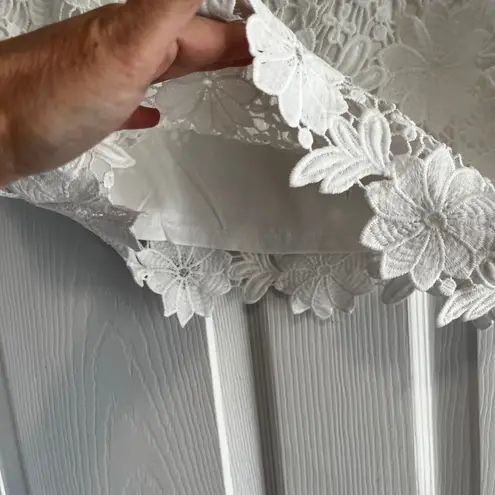 Lulus  White Lace Floral Crop Top Tank S Sleeveless Cropped Boho Chic Romantic