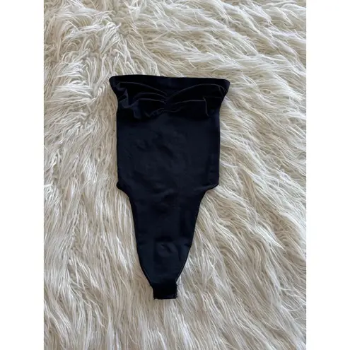 SKIMS Seamless Sculpt Strapless Thong Bodysuit Onyx
Size Small