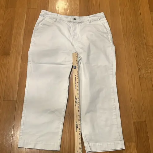 Liz Claiborne  women’s straight leg ankle white mid-Rise jeans size 16. .