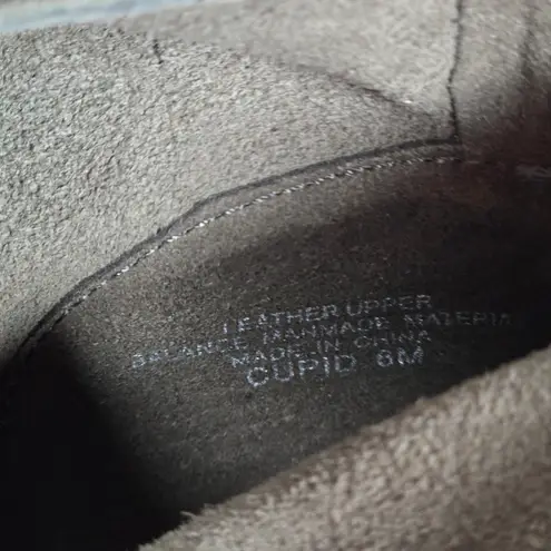 Violet & Red Olive Cupid Bootie Stacked Block Heel 6 NWT Green