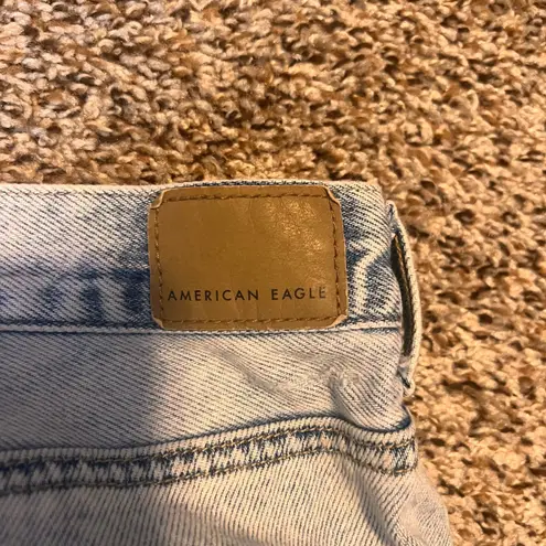 American Eagle Mom Jeans High Waisted Light Wash Denim Comfort Fit 20 Short Blue Size undefined