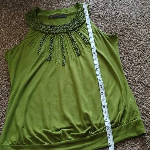 Outback Red OUT BACK RED green ruffle neck scrunch bottom top size medium