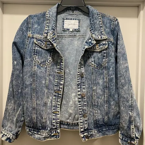 The Style Between Us Medium Wash Denim Jean Jacket - Women's Size Medium