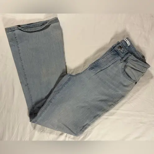 Elizabeth and James High Rise Flare Light Wash Denim Jeans 6