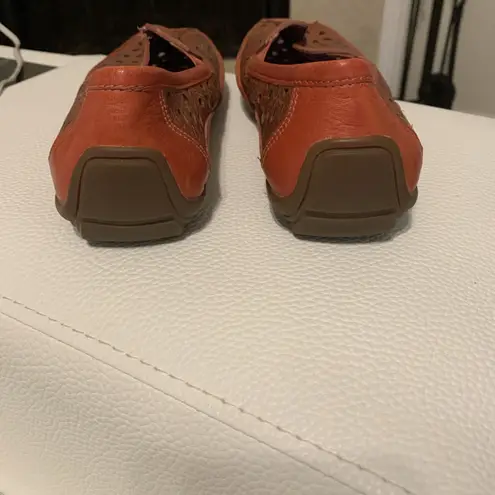 Taos Model Exponse Shoes Casual Slip on loafer Whit láser cut desing Size 6.5 Orange