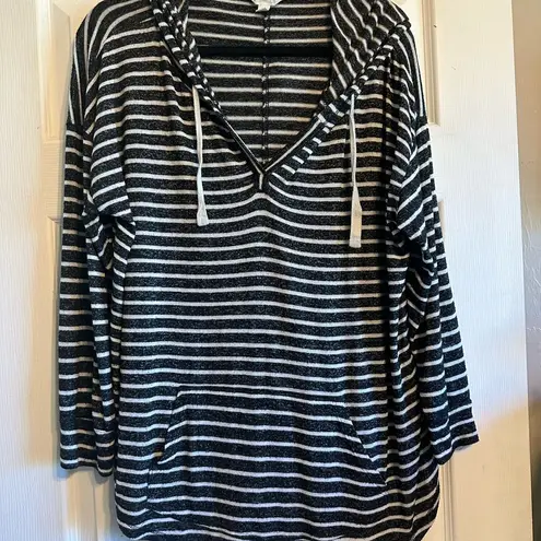 Market & Spruce Black and White Boxy Hoodie