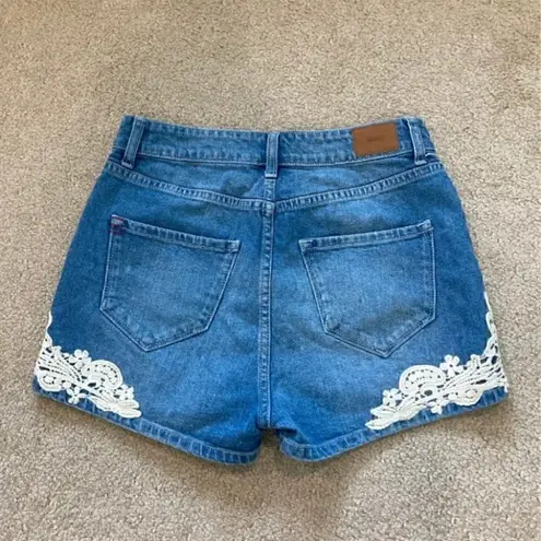 BDG  high rise Erin 5 pocket shortie shorts in size 27W