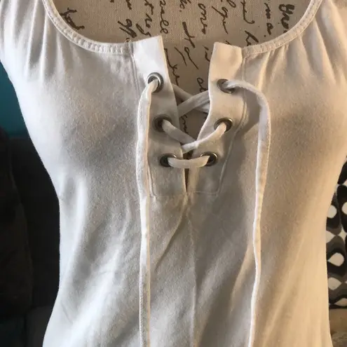 LAST CHANCE 🎉4 for $20 💄 NY&CO White Lace