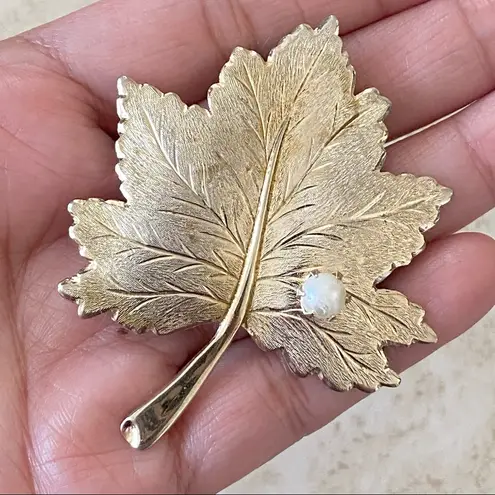 Vintage Sarah Coventry Maple Leaf Brooch