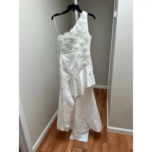 Elliatt  Thalia Gown in Ivory White Size Small