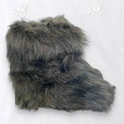 NEW Chunky Fuzzy Teddy Gray Black Faux Fur Boots EU 40 US 9