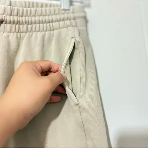 TNA Aritzia Sweatpants Womens Khaki Cozy Fleece Boyfriend Fit Size XS Tan