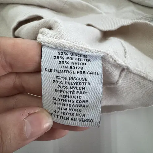 Carmen Marc Valvo Sweater Womens Medium Cream Pullover Lightweight Knit Crewneck