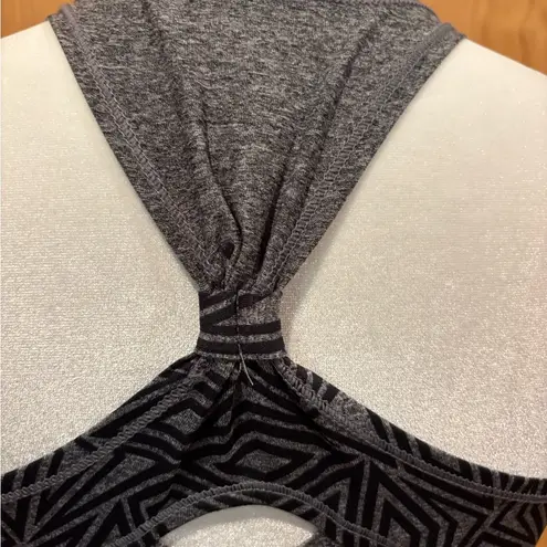 Umbro Black and White Women's Geometric Tank Top. Fitted