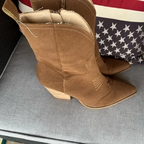 Brown Suede Western Ankle Boots Size 9 – Pointed Toe Cowboy Style