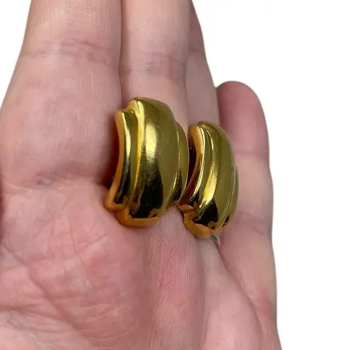 Vintage Signed NAPIER Gold Tone Classy Hoops Metal Screw Back Earrings