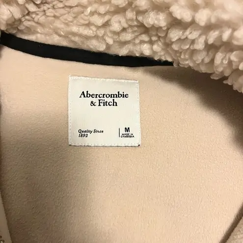 Abercrombie & Fitch  CINCHED DRAMA CURLY HALF ZIP