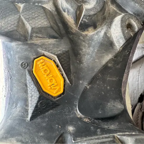 Vasque Breeze 2.0 GTX Hiking Boots Women’s size 8 in Gargoyle/Violet Gore