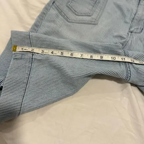 Westport Women’s Sz:16 Blue & White Mini Vertical Stripe Walking Bermuda Shorts.