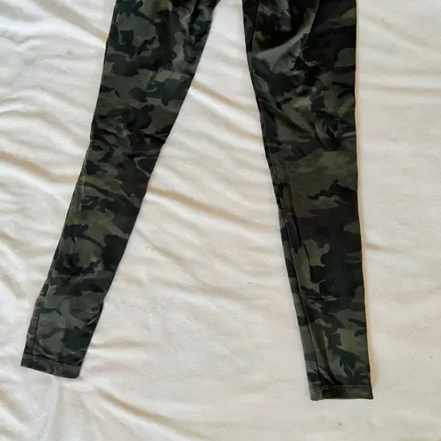 Strut this Camo Leggings