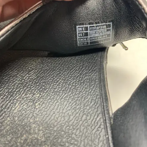 FitFlop Rumba Size 7 Pewter Silver Metallic Leather Beaded Fringe Sandal Wedge