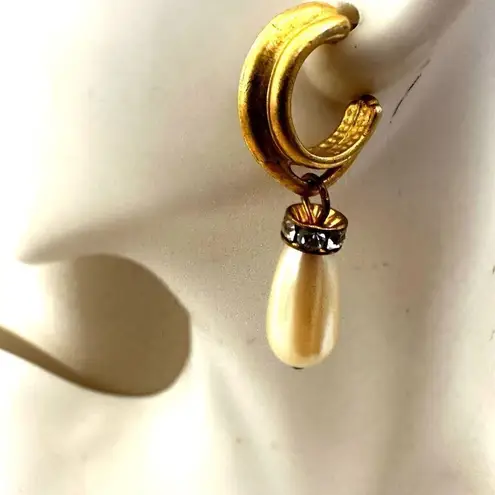 Vintage gold tone faux pearl drop earrings