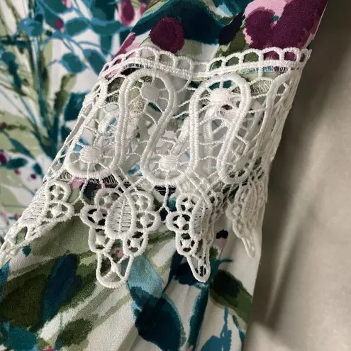 New Directions Floral Long Lace Bell Sleeve Semi