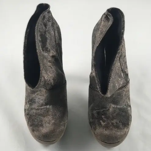 Luxury Rebel brown suede 8 ankle bootie heel