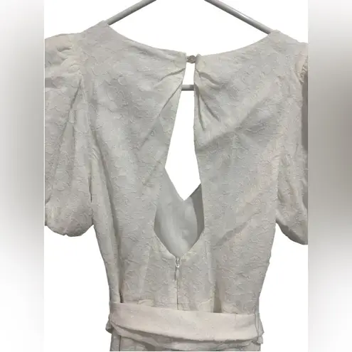 Club Monaco White Open Back V-neck Short Sleeve Jumpsuit Size 00