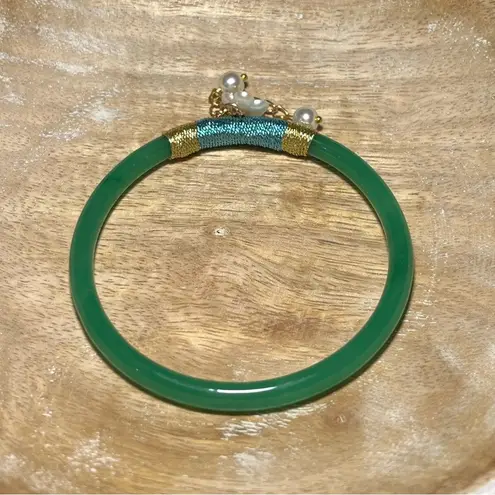 NWOT Synthetic Green Jade Flower Charm Bangle Bracelet