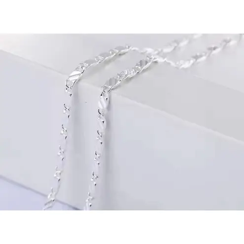 Boutique Flat Mariner Chain Necklace | White Gold Plated Silver