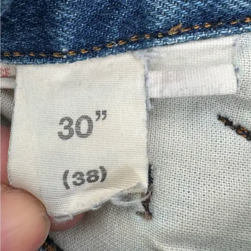 Vintage Cimarron Jean Shorts with Embroidered Flowers Sz 30 (measures 26”) Blue