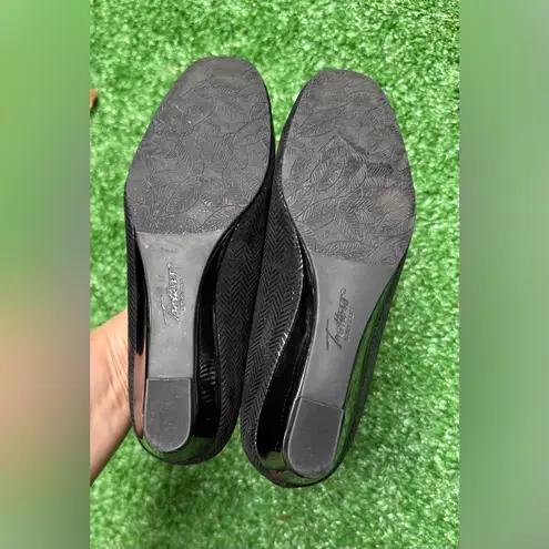 Trotters Lauren Black Suede Herringbone Pattern Women's 6.5 Wedge Heel Comfort