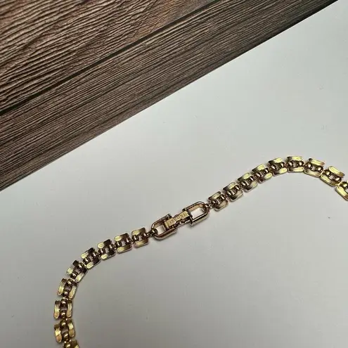 Trifari Starfish White Cabochon Gold Tone Necklace Summer Beach Theme