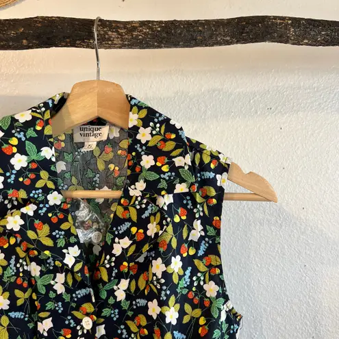 Unique Vintage Strawberry Cotton Print Sleeveless Button Down Blouse Size M