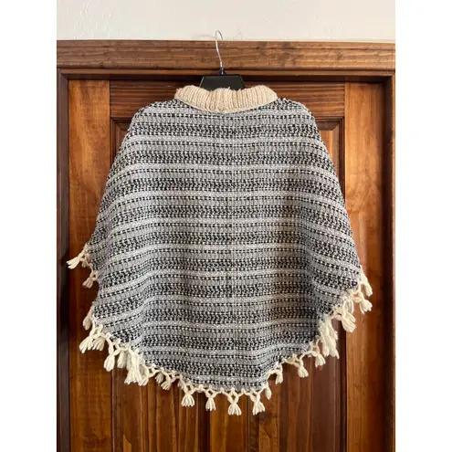 Handmade Bohemian knit poncho O/S