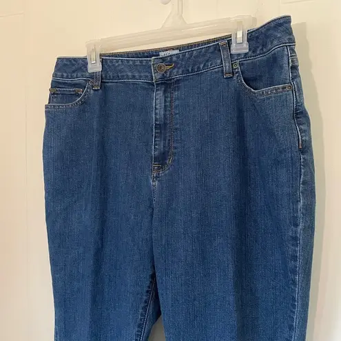 L.L.Bean  Classic Fit jeans medium wash denim Straight Leg women’s size 18 REG