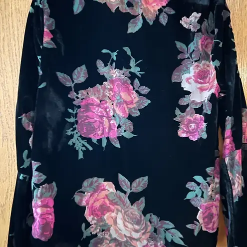 Karen Kane  Wmn's Velvet With Floral Sheer Accent Boho Blouse bell Sleeve