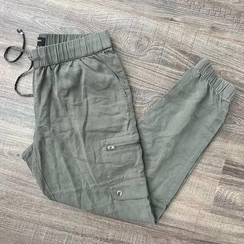 Banana Republic  Tencel Soft Cargo Pants Sz Small Women’s