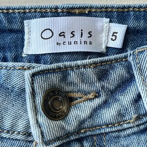 Oasis by eunina Jeans Light Washed Distressed Ripped Juniors Size 5