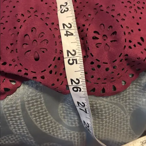 ISABEL HAYLEY BRAND MAROON TOP 3/4” SLEEVE LACE UP TIE IN FRONT LACE LIKE CUTOUT Red Size L