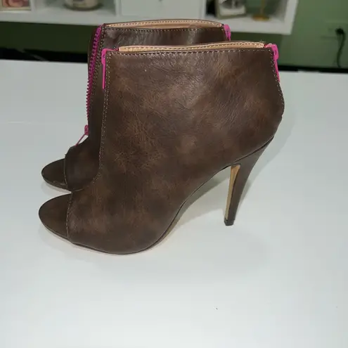 Michael Antonio Brown Heeled Boots with Pink Zipper
