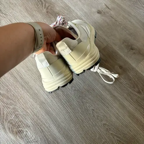 VEJA Women’s Dekkan Alveomesh Sneaker