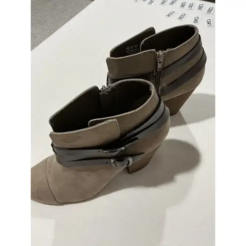 Woman’s Carlos Helene 11m Beige Brown Side Zip Block Heel Ankle Bootie Strappy Size 11