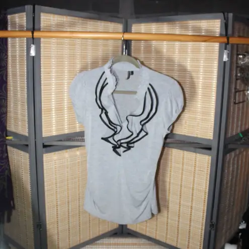 HeartSoul Black & White Cap Sleeve Shirred Blouse with Keyhole Front Size L