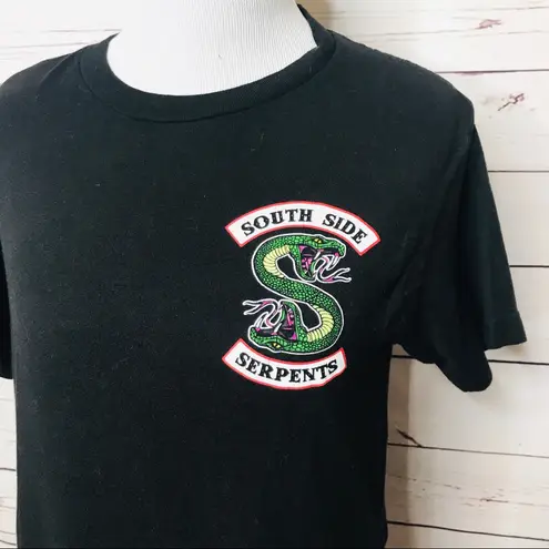 Hot Topic Riverdale Southside Serpents Short Sleeve T-Shirt Women’s Size Small
