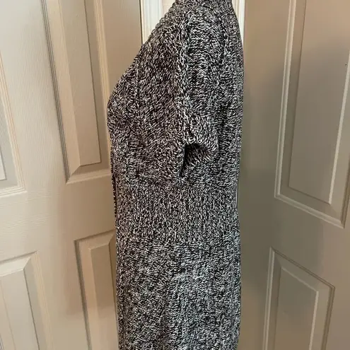 Josephine short sleeve fitted black & white knit cardigan w/2 metal buttons Sz M Size M