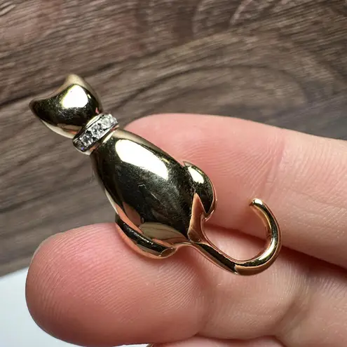 Small Kitty Cat Brooch Pin Rhinestone Collar Gold Tone Signed Carolee