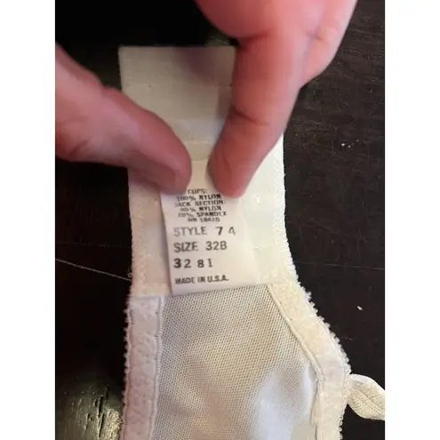 Mary Jane Bra Womens 32B White Style 174 Underwire Unlined Soft Cup Made in USA Size undefined