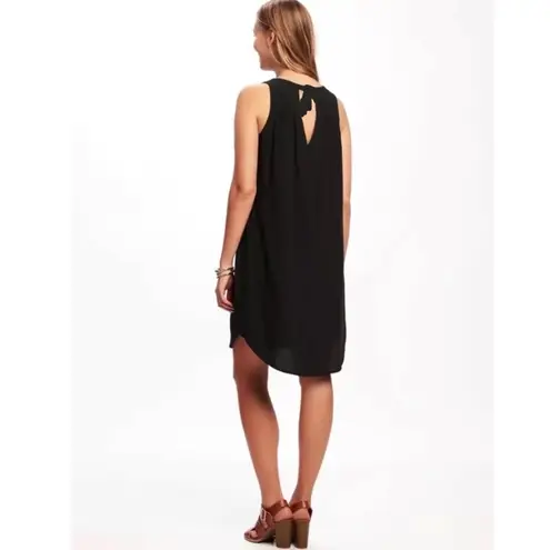 Old Navy  black V-neck sleeveless cutout back dress size medium